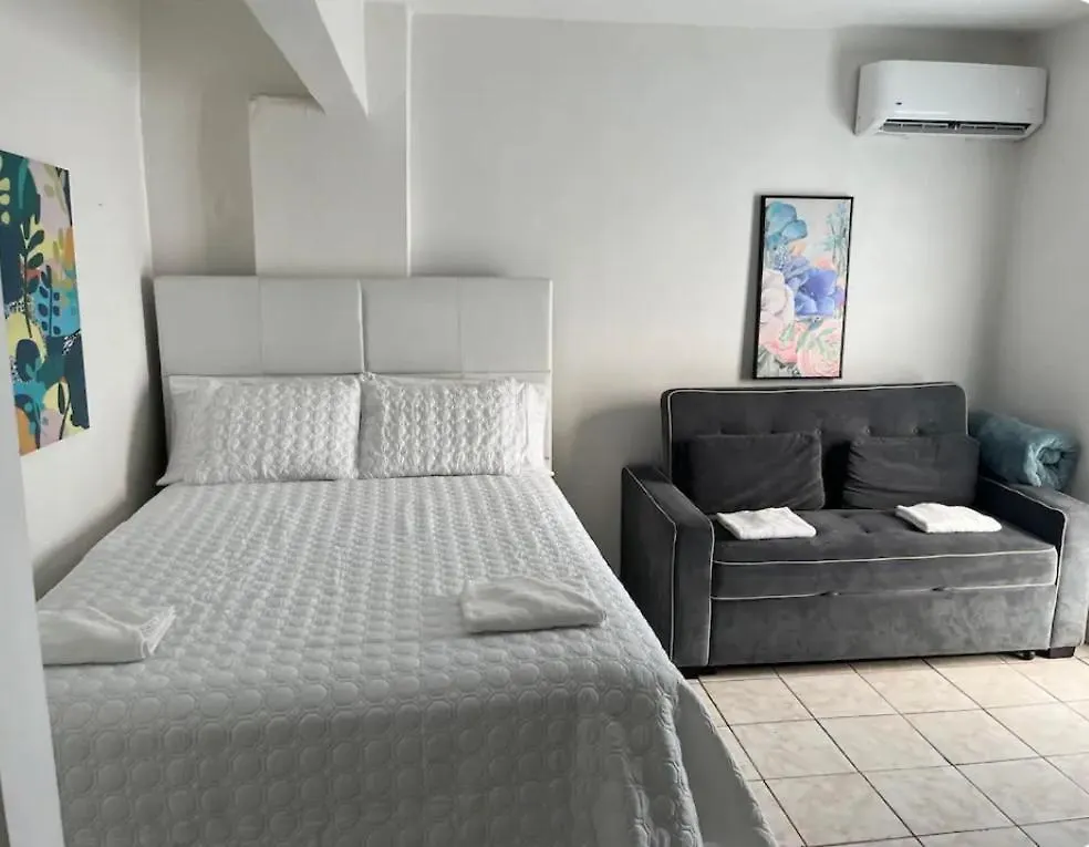 Ferienwohnung Shalex House 3 Carolina Apartment